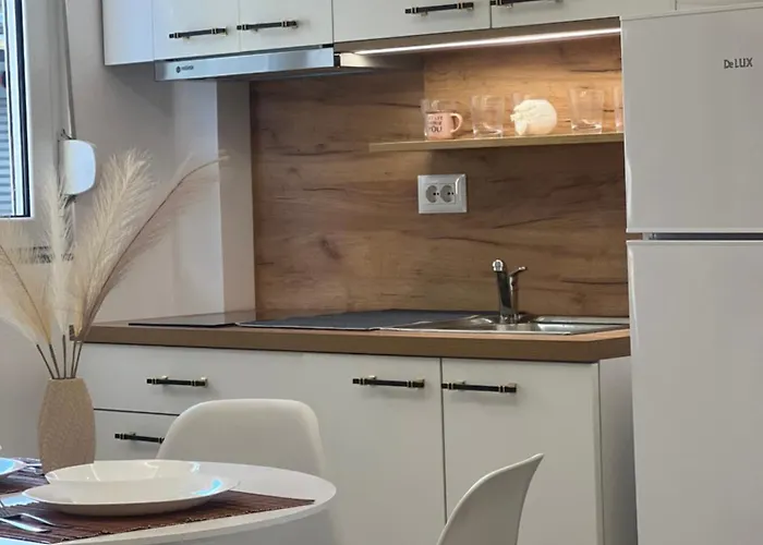 Ambrelia Living Ferienhaus Polisi i Vogel
